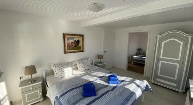 Ferienwohnung im Reetdachhaus auf der Pellworm, Забронировать Апартаменты/квартира Пельворм Пеллуорм
