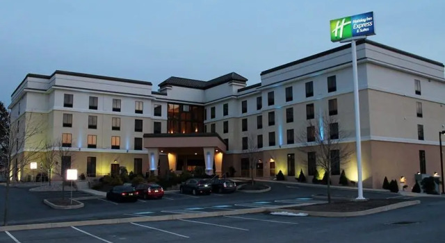 Run of House Holiday Inn Express & Suites Harrisburg West