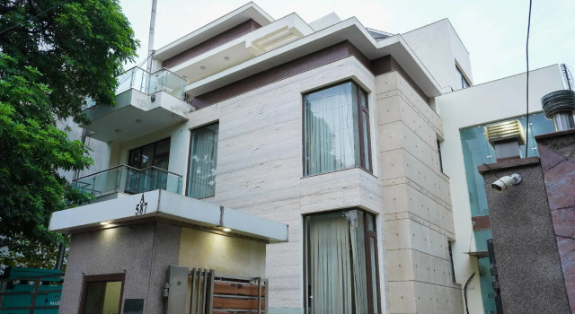 Lime Tree Hotel Sushant Lok Gurgaon Sector 29 Next to IFFCO CHOWK metro, Забронировать Отель Гургаон Gurgaon Region, рядом с Gurgaon Central