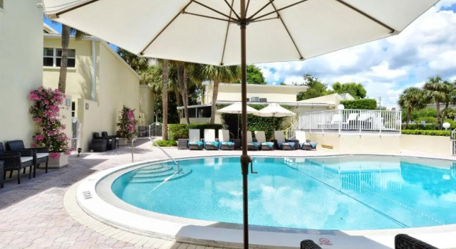Апартаменты с 2 комнатами LaPlaya 101E-Relax on your private lanai under the palms!