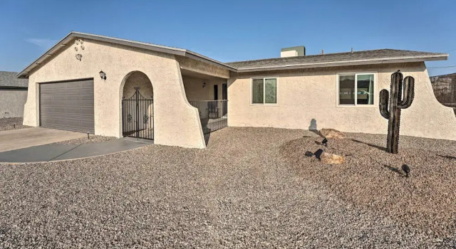 Коттедж 3 Mi to Water: Lake Havasu Gem w/ Fire Pit & Grill