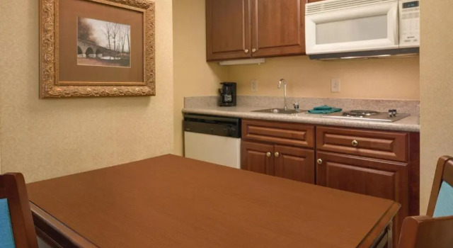 Четырёхместный номер Standard Homewood Suites by Hilton Detroit-Troy
