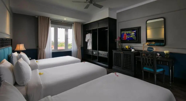 Семейный номер Standard с балконом и с видом на город Hoi An Golden Holiday Elite