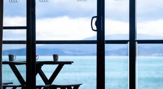 Stones Throw, Book Hotel Primrose Sands Tasmania