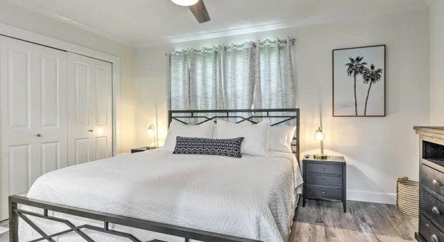 Modern Miramar Beach Townhome, Walk to Ocean!, Rezerwuj Hotel Hotele w Emerald Coast z parkingiem, Parking