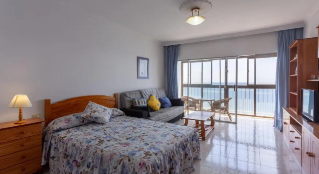 Апартаменты Studio Apartment with Sea View And Pool