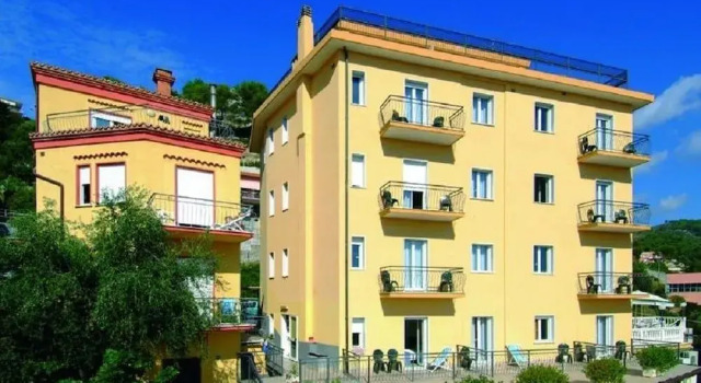 Hotel Tritone