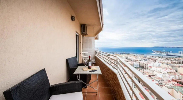 Апартаменты Alicante Skylights Apartments