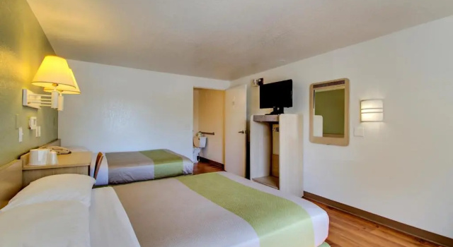 Четырёхместный номер Standard Rodeway Inn Baltimore West