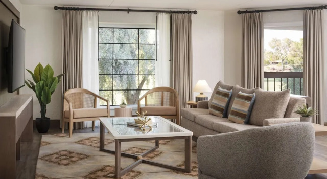 Двухместный номер Standard с видом на бассейн The Scottsdale Resort & Spa, Curio Collection by Hilton