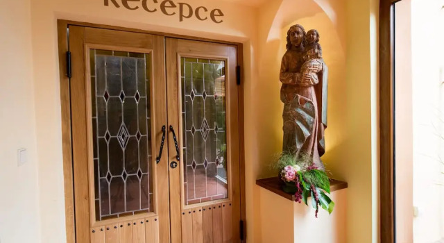 Hotel Selsky Dvur - Bohemian Village Courtyard, Book Hotel SPA-hoteller i Prague 10, SPA
