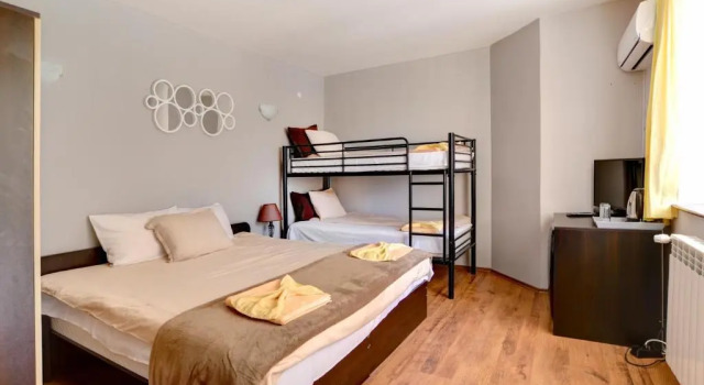 Четырёхместный номер Standard с балконом Guest House Slunchev Cviat