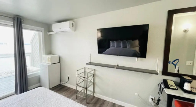 Двухместный номер Standard с видом на море Tides Inn & Suites