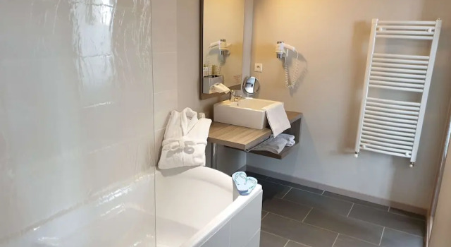 Семейный номер Standard Brit Hotel Spa Le Connetable