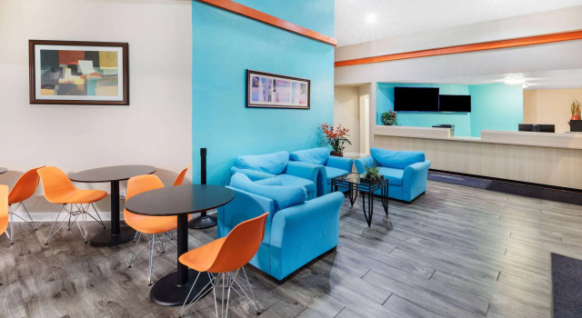 Howard Johnson by Wyndham Houston Hobby Airport