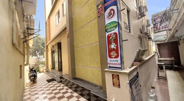 OYO 12231 Sai Vihar, Rezerwuj Hotel Hotele w Andhra Pradesh z parkingiem, Parking