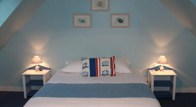 Domaine de Lesvaniel, Rezerwuj Hotel  