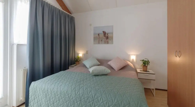 Коттедж Premium с 4 комнатами Nice Holiday Home With Washing Machine, in a Holiday Park 200m. From the Beach