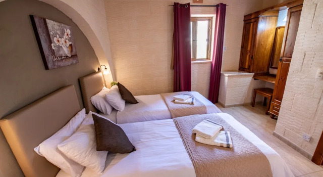 Вилла с балконом Ta Lucija Sleeps 4 with Private Pool