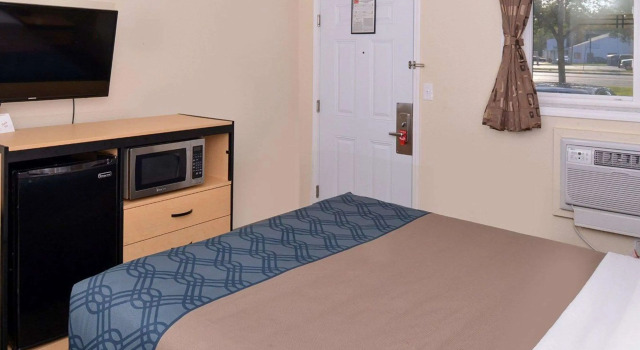 Econo Lodge Rochester I-90 & I-390, Book Hotel Rochester 