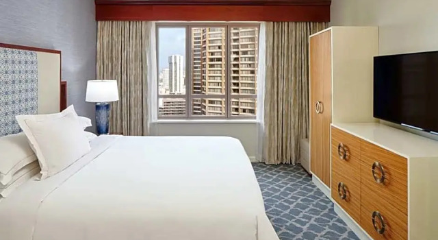 Люкс с 2 комнатами с балконом и с видом на океан Hilton Grand Vacations Club Grand Waikikian Honolulu