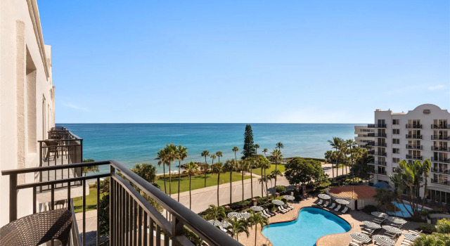 Номер Standard с видом на океан Embassy Suites by Hilton Deerfield Beach Resort & Spa