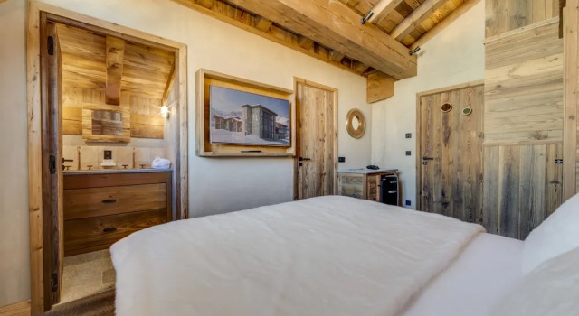 Luxury 8 bedrooms apartment, 380 sq.m. at 2551m. altitude