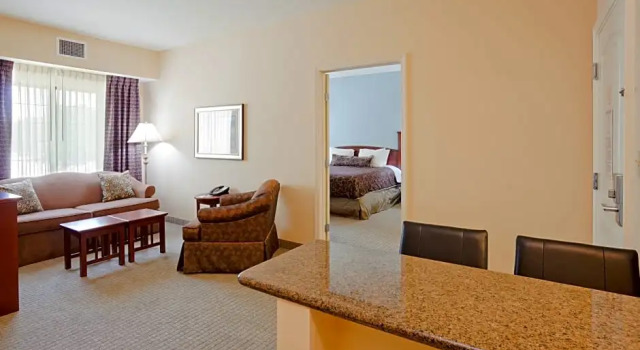 Четырёхместный люкс с 2 комнатами Staybridge Suites Lafayette by IHG
