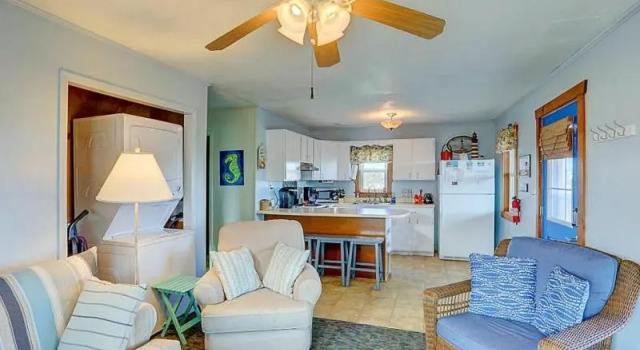 4072 - Jo`s Bungalow, Забронировать Отель Китти-Хок-Бич Outer Banks, рядом с Католическая церковь Святого Спасителя