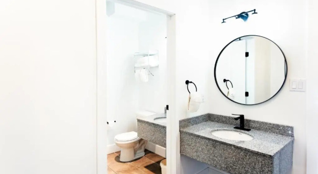 Двухместный люкс Deluxe Waterton Glacier Suites