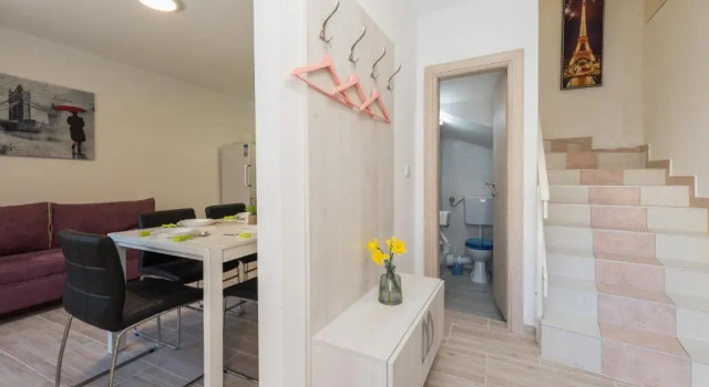 Balen city central house for 8