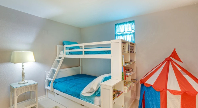 Коттедж с 3 комнатами Florida Vacation Rental w/ Patio & Outdoor Kitchen