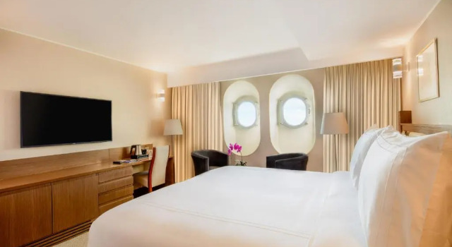 Номер Superior Queen Elizabeth 2 Hotel