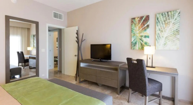 Люкс Deluxe c 1 комнатой Holiday Inn Club Vacations The Royal Sands All Inclusive