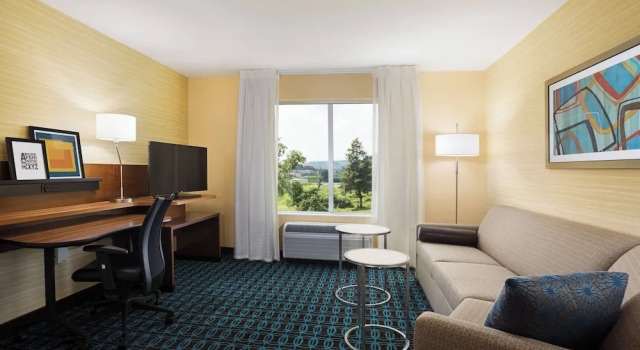 Люкс Fairfield Inn & Suites by Marriott Belle Vernon