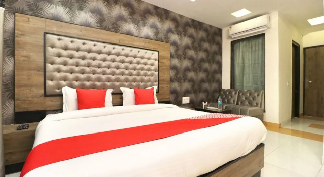 OYO 27972 Hotel Pakeeza