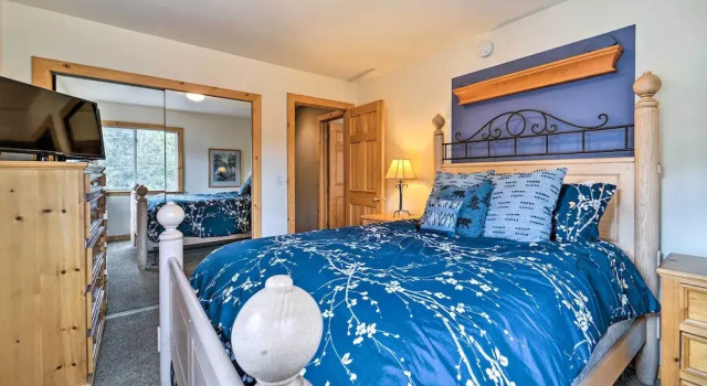Tahoe Donner Retreat w/ Hot Tub & Fireplace!