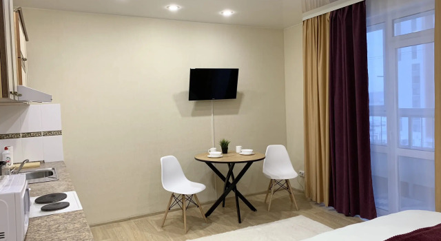 Live simply.<url> on Obdorskaya Street, Prenota Appartamento Hotel a Tyumen Region con parcheggio, Parcheggio