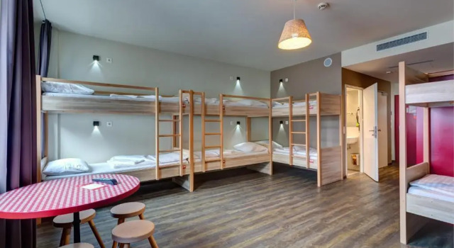 Кровать в общем номере MEININGER Hotel Salzburg City Center