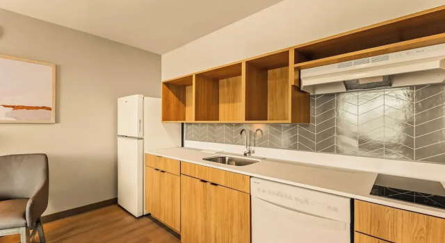 Четырёхместный люкс LivAway Suites Salt Lake City- Draper