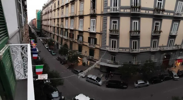 Duomo61 B&B, Забронировать Отель «постель и завтрак» Отели Неаполя с завтраком, рядом с Кафедральный собор Неаполя, Завтраки