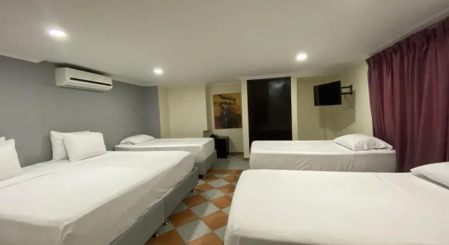 Трёхместный номер Standard Hotel Puerta de Oro