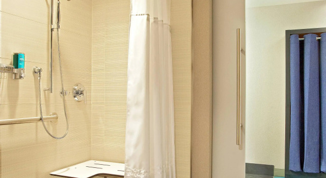 Четырёхместный номер Standard Aloft by Marriott Chicago Downtown River North