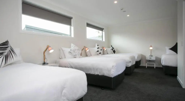 Кровать в общем номере Podium Lodge