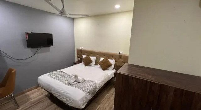 Hotel The Mall Inn by MNG Rooms