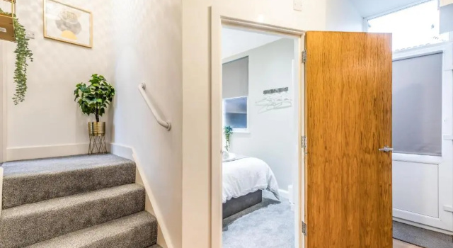 City & Beach at Your Reach - Courtyard & Parking, Забронировать Апартаменты/квартира Портсмут Хэмпшир, рядом с Southsea Model Village