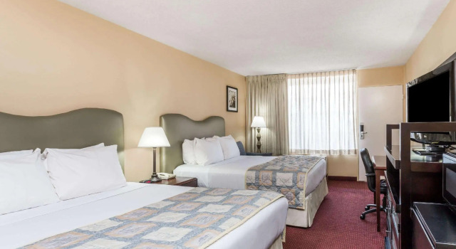 Четырёхместный номер Standard Ramada by Wyndham Altamonte Springs Near I-4