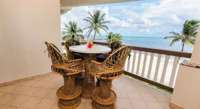 Номер Standard с 2 комнатами с балконом и oceanfront Grand Caribe Belize