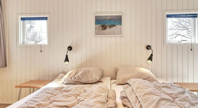 6 Person Holiday Home in Aakirkeby, Rezerwuj Dom wakacyjny Hotele w Hovedstaden region z parkingiem, Parking