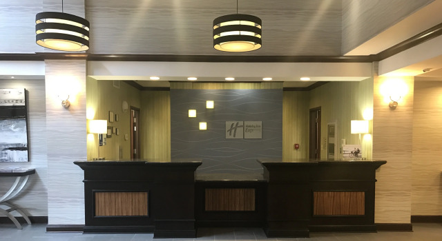 Holiday Inn Express and Suites Morton, Rezerwuj Hotel Hotele w Illinois z parkingiem, Parking